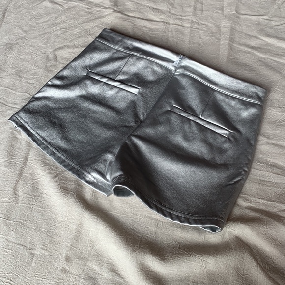 Silver shorts - Picture 3 of 3